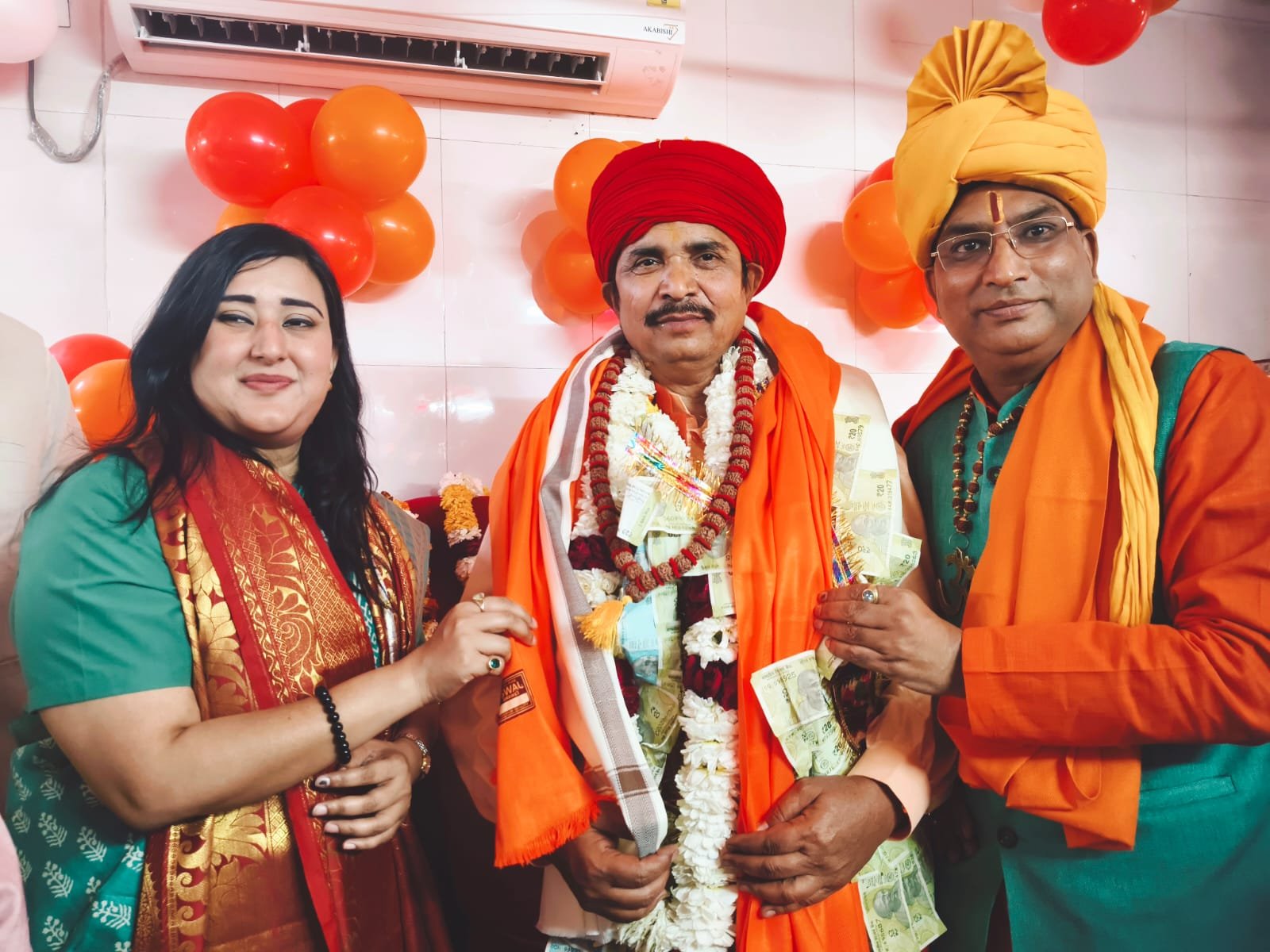 MP Bansuri Swaraj celebrated Mahamandaleshwar Vivek Nath Maharaj’s birthday by cutting a cake* post thumbnail image